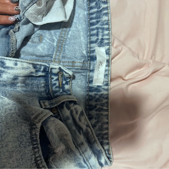 ripped blue jeans - Picture 2 of 3